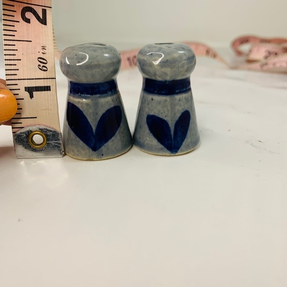 Set of 2 mini glazed pottery salt and pepper shakers with blue hearts un… - Picture 13 of 13